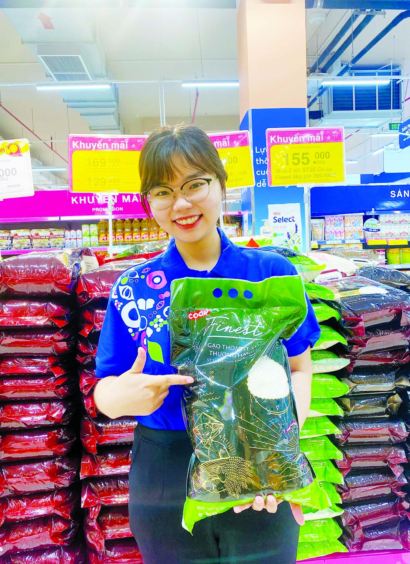 Siêu thị bán gạo giá bình ổn - Ảnh 1.