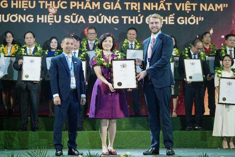 Gi&aacute; trị thương hiệu Vinamilk thăng hạng đạt mốc 3 tỉ USD - Ảnh 2.