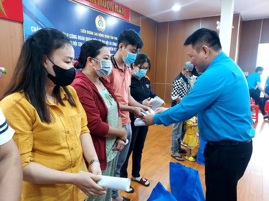 Ch&uacute; trọng chăm lo cho đo&agrave;n vi&ecirc;n, lao động bị giảm giờ l&agrave;m - Ảnh 1.