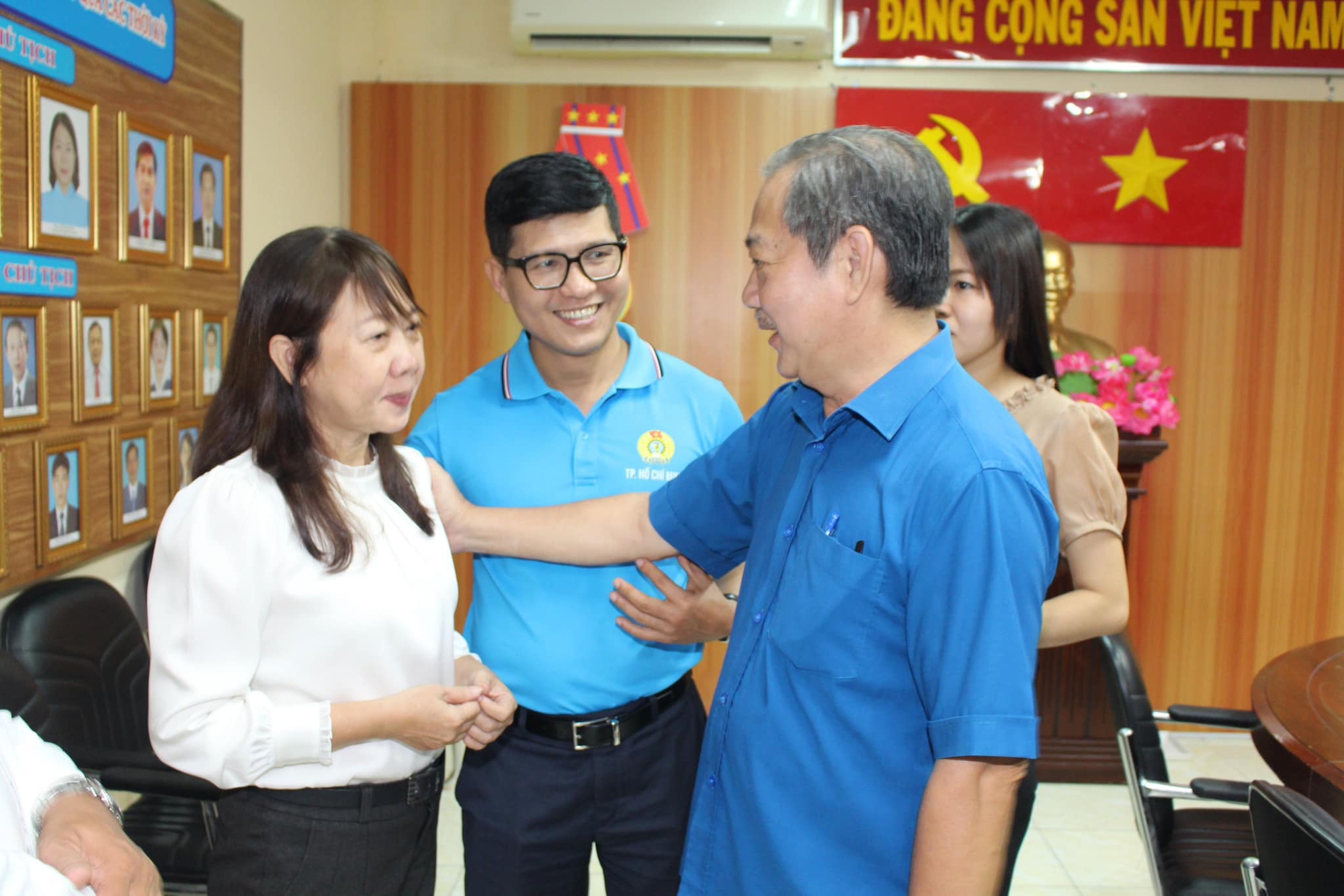 Cùng người lao động vượt khó