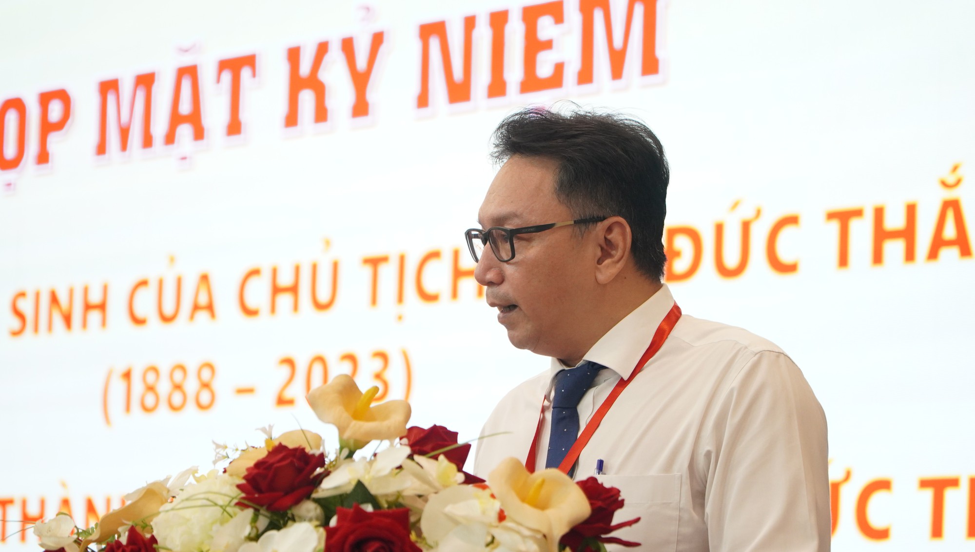 Xuất bản s&aacute;ch ảnh Cuộc đời v&agrave; sự nghiệp c&aacute;ch mạng Chủ tịch T&ocirc;n Đức Thắng - Ảnh 2.