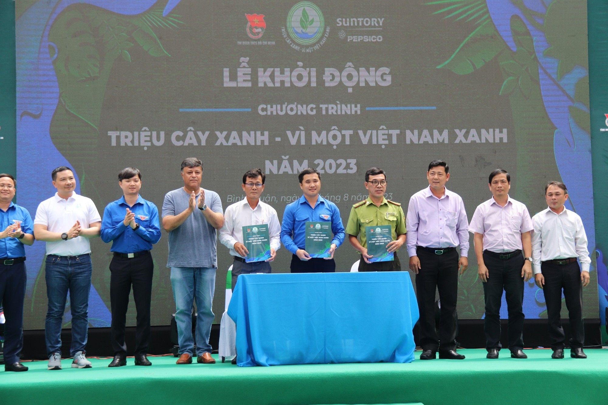 Khởi động chương trình “Triệu Cây Xanh - Vì một Việt Nam xanh” năm thứ 3 - Ảnh 1.