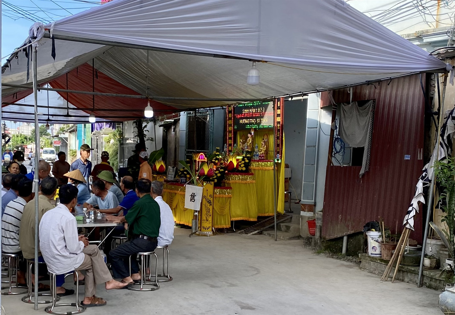 Hai &ocirc;ng ch&aacute;u chết đuối dưới ao nu&ocirc;i chạch - Ảnh 1.