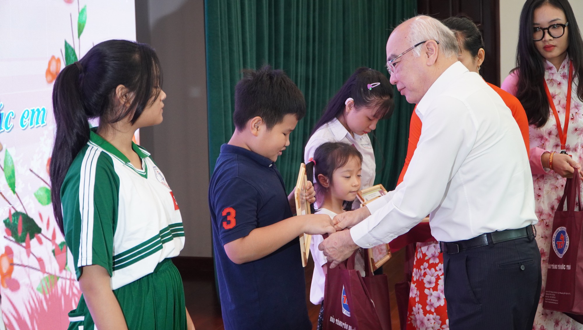 Sách ảnh - "cuộc chơi" lắm công phu - Ảnh 2.