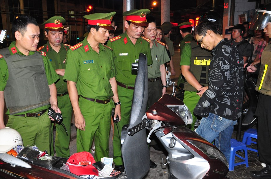 Đại tá hình sự đất Cảng (kỳ 2): Giải tán bữa tiệc quy tụ 500 giang hồ - Ảnh 4.