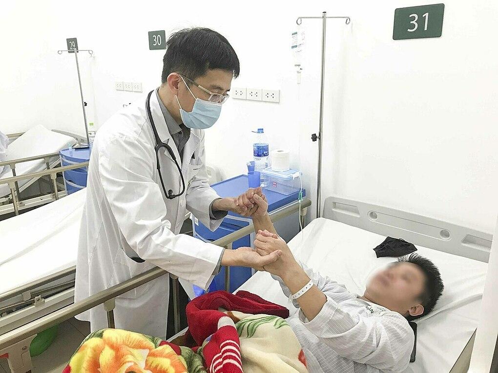 Nhiều cơ sở phục hồi chức năng chưa có lối đi cho xe lăn - Ảnh 1.