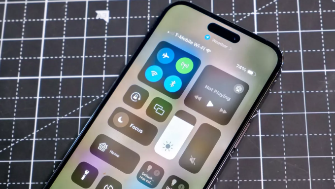 Th&oacute;i quen ngắt Bluetooth tr&ecirc;n iPhone rất nguy hiểm - Ảnh 1.