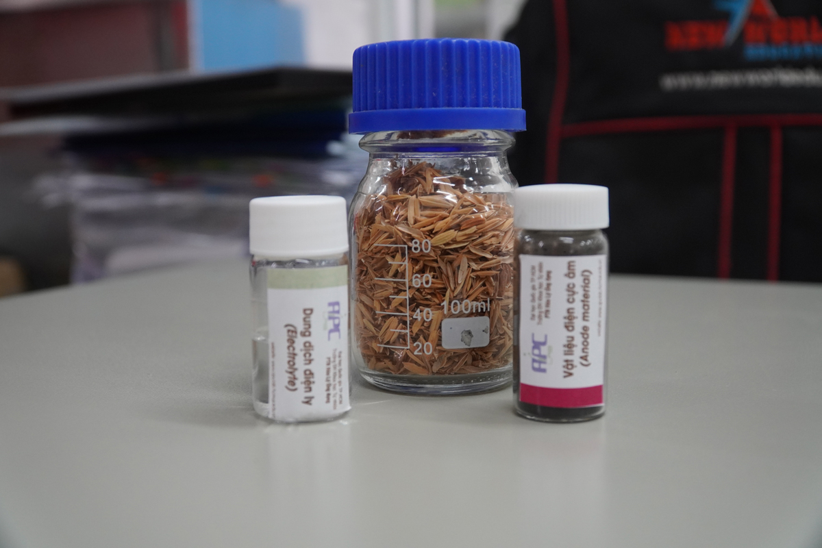 Chế tạo pin từ vỏ trấu - Ảnh 2.