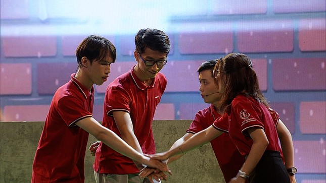 GS Lê Anh Vinh, PGS Trần Xuân Bách ngồi ghế nóng chấm Sinh viên thế hệ mới - Ảnh 1.