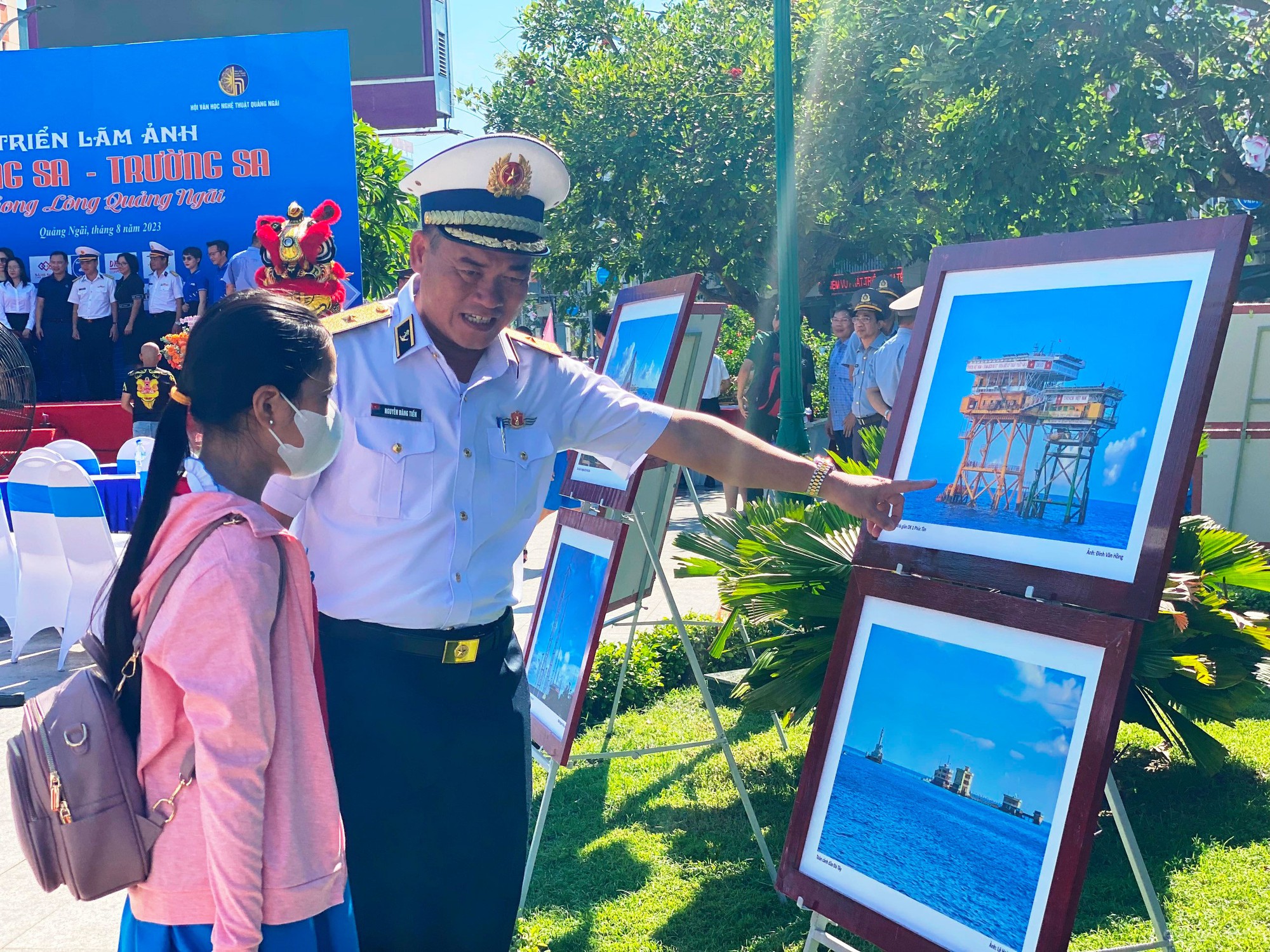 Triển lãm ảnh "Hoàng Sa - Trường Sa trong lòng Quảng Ngãi"