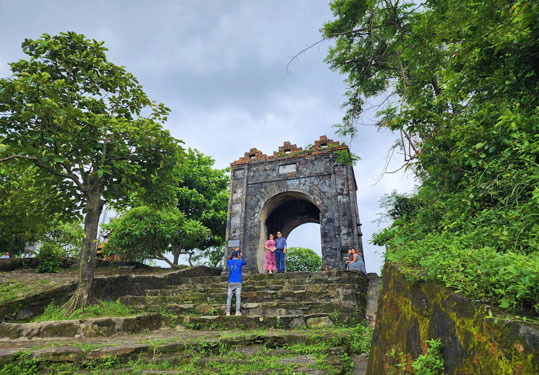 Tủi phận Hoành Sơn Quan - Ảnh 2.