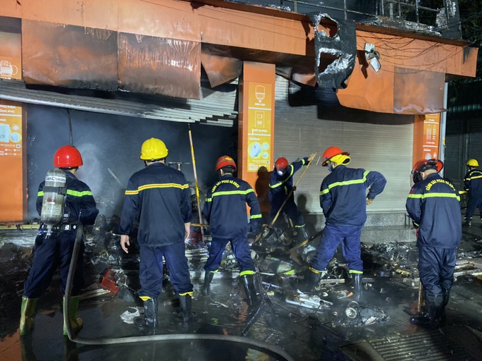Cháy nhà, 7 người trong gia đình thoát ra ngoài bằng cửa sau