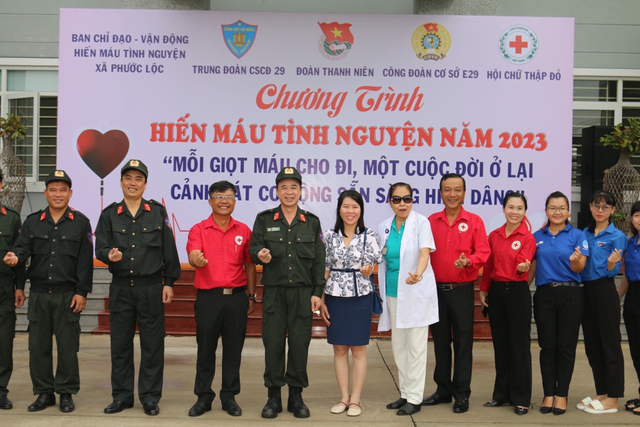 H&igrave;nh ảnh &yacute; nghĩa của Trung đo&agrave;n CSCĐ Đ&ocirc;ng Nam TP HCM ng&agrave;y 19-8 - Ảnh 5.
