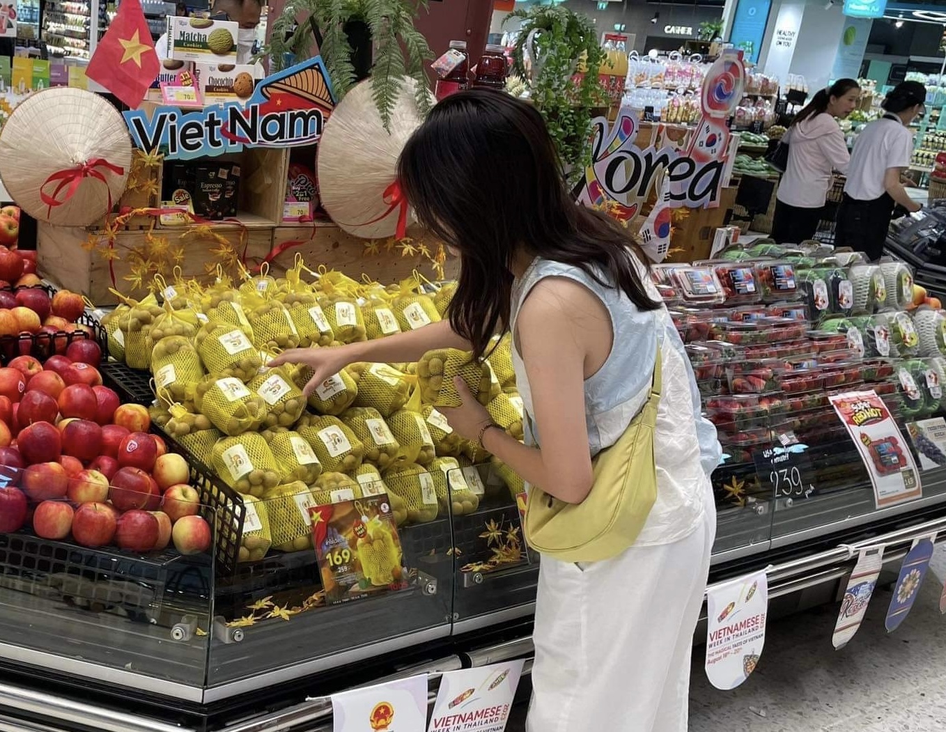 Người ti&ecirc;u d&ugrave;ng Th&aacute;i Lan m&ecirc; nh&atilde;n tươi Việt Nam d&ugrave; gi&aacute; kh&ocirc;ng hề rẻ - Ảnh 2.