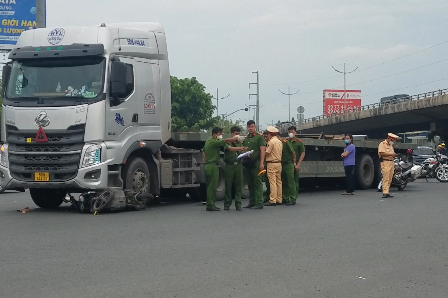 TP HCM: Tai nạn thương tâm, 2 người tử vong