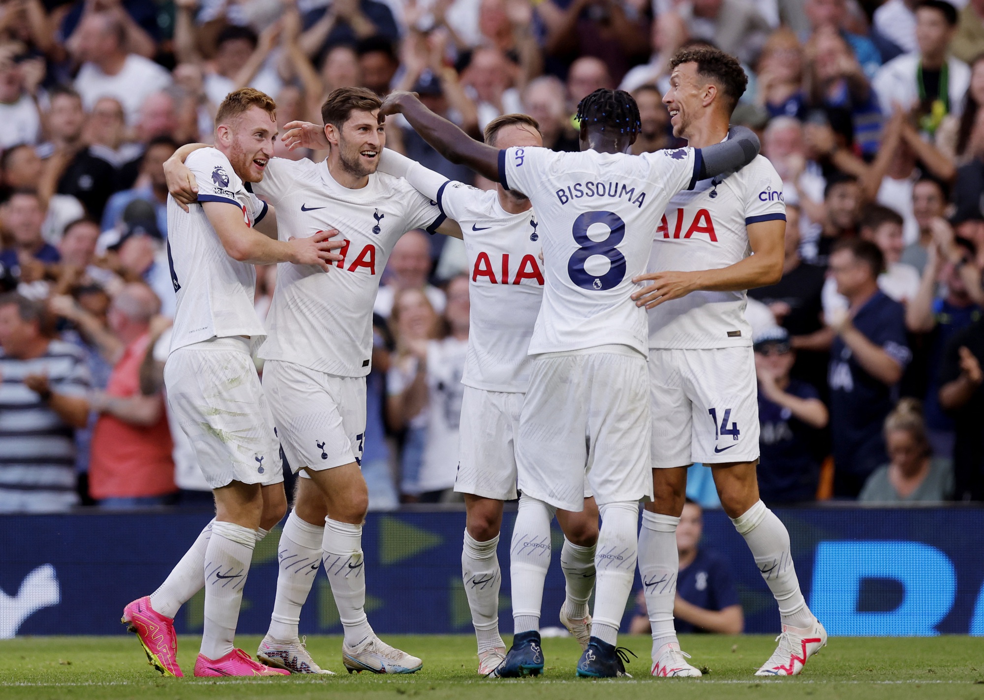 Ngoại hạng Anh cuối tuần: Tottenham quyết tranh ng&ocirc;i đầu bảng - Ảnh 5.
