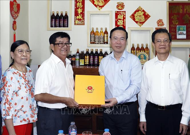 Chủ tịch nước V&otilde; Văn Thưởng thăm Hội trưởng Hội Tương tế người Hoa TP Ch&acirc;u Đốc - Ảnh 3.