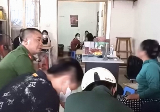 Công an vào cuộc vụ nhóm "bông hồng đen" lấy hơn 400 mẫu máu của học sinh