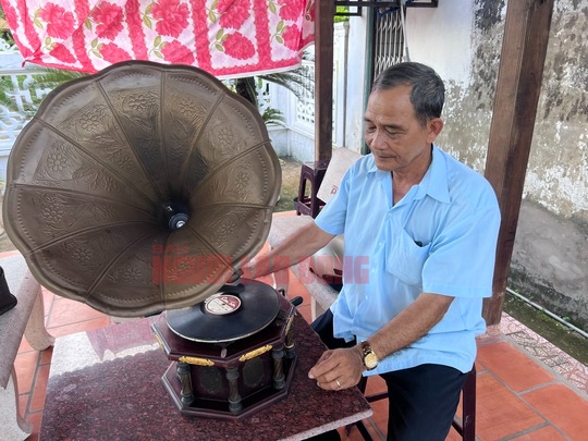 CLIP: Đ&aacute;ng nể cơ ngơi đồ cổ của l&atilde;o n&ocirc;ng ở xứ bưởi Năm Roi - Ảnh 14.