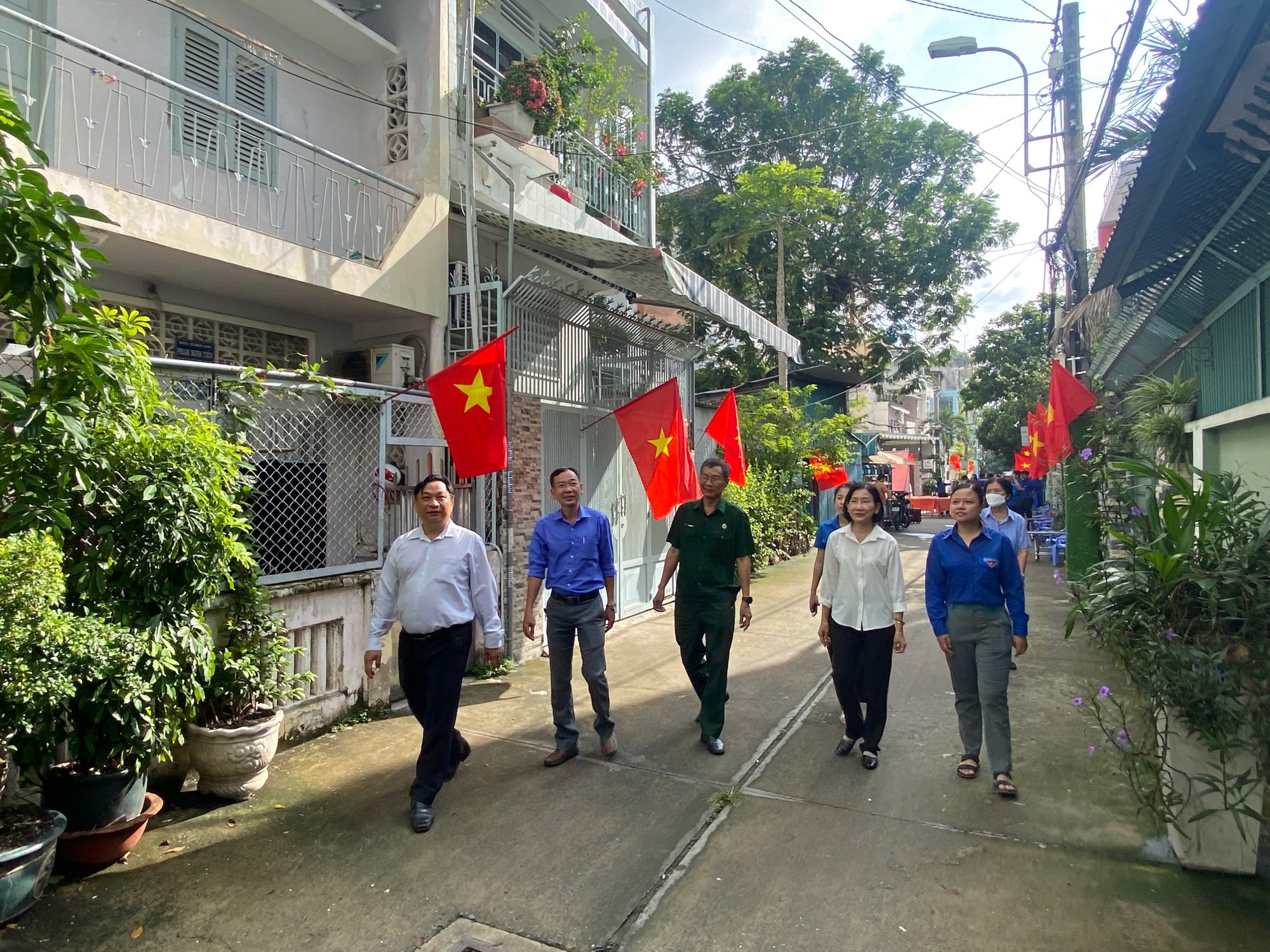 Rực rỡ Đường cờ Tổ quốc tại quận 11 - Ảnh 13.