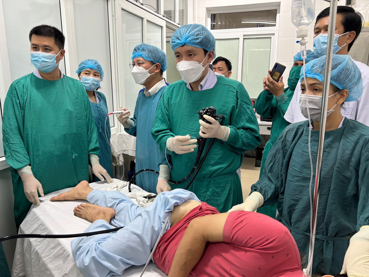 Chuyển giao kỹ thuật nội soi ti&ecirc;u h&oacute;a cho b&aacute;c sĩ ở H&agrave; Tĩnh - Ảnh 1.