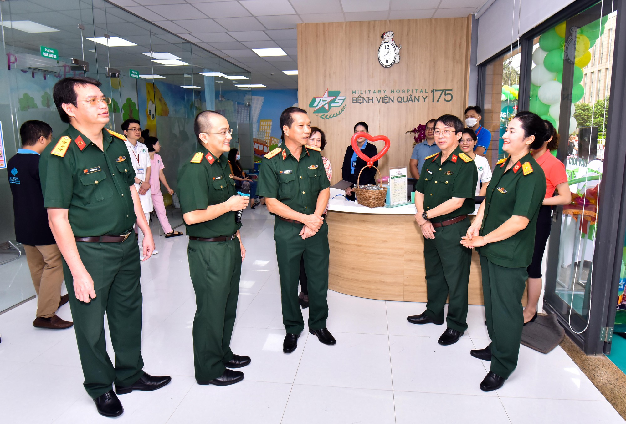 TP HCM: Bệnh viện Qu&acirc;n y 175 khai trương ph&ograve;ng ti&ecirc;m chủng vắc-xin - Ảnh 1.