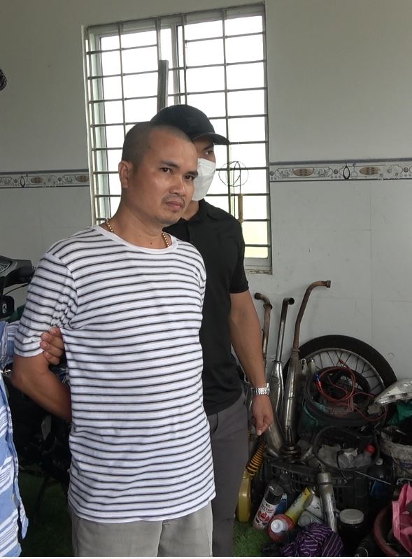 CLIP: Ph&aacute; 2 vụ cưỡng đoạt t&agrave;i sản t&aacute;o tợn ở Tiền Giang, bắt 6 đối tượng - Ảnh 2.