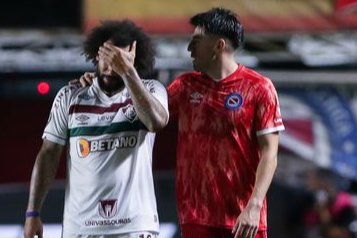 Marcelo bật khóc sau khi làm đối thủ gãy chân
