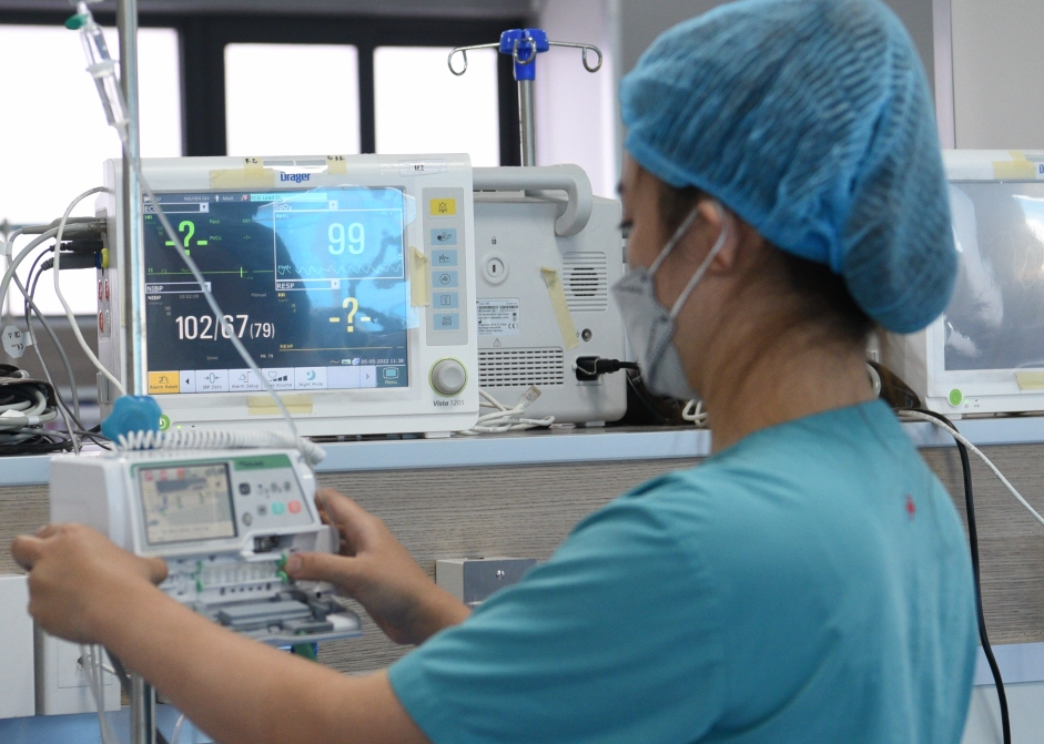 Dịch COVID-19 hôm nay: Ca mắc giảm mạnh, bệnh nhân nặng tăng