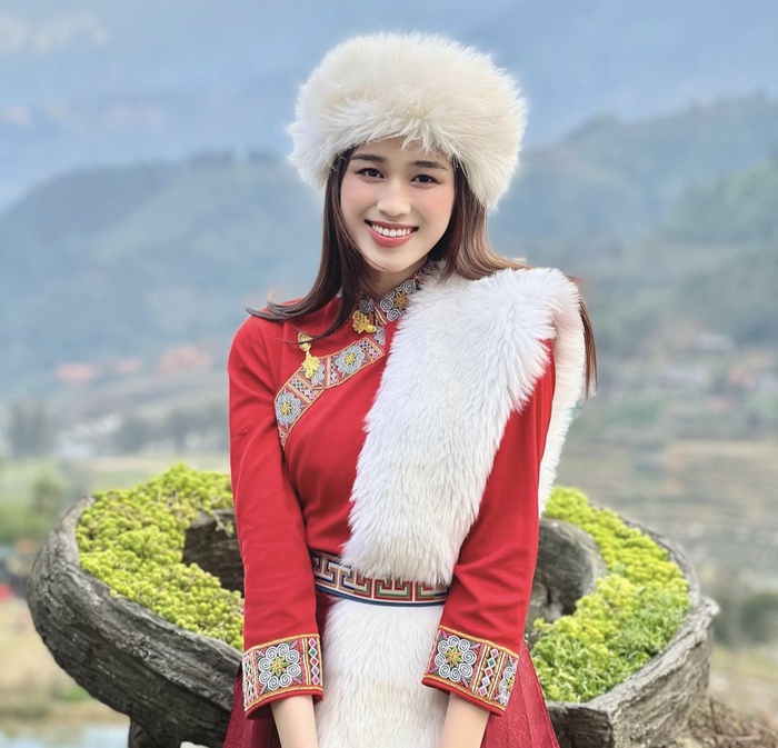 &Aacute; hậu Phương Nhi mặc g&igrave; m&agrave; tạo tranh c&atilde;i? - Ảnh 5.
