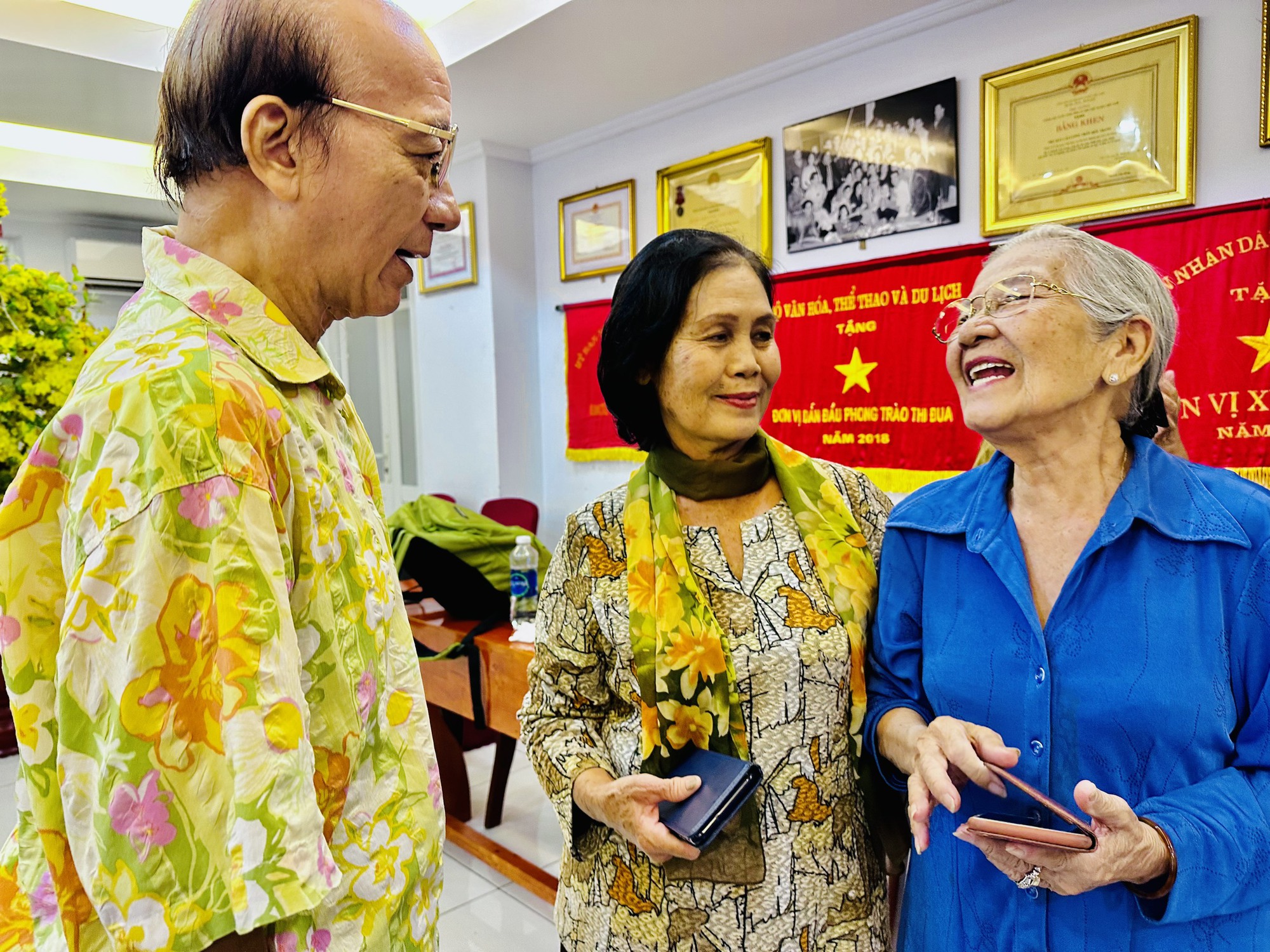 Nghệ sĩ họp mặt chuẩn bị ra mắt bộ phim &ldquo;H&agrave;nh tr&igrave;nh Đo&agrave;n cải lương Nam Bộ&rdquo; - Ảnh 5.