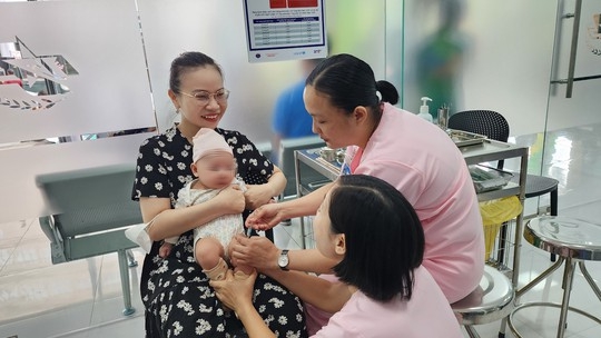 TP HCM: Bệnh viện Qu&acirc;n y 175 khai trương ph&ograve;ng ti&ecirc;m chủng vắc-xin - Ảnh 2.