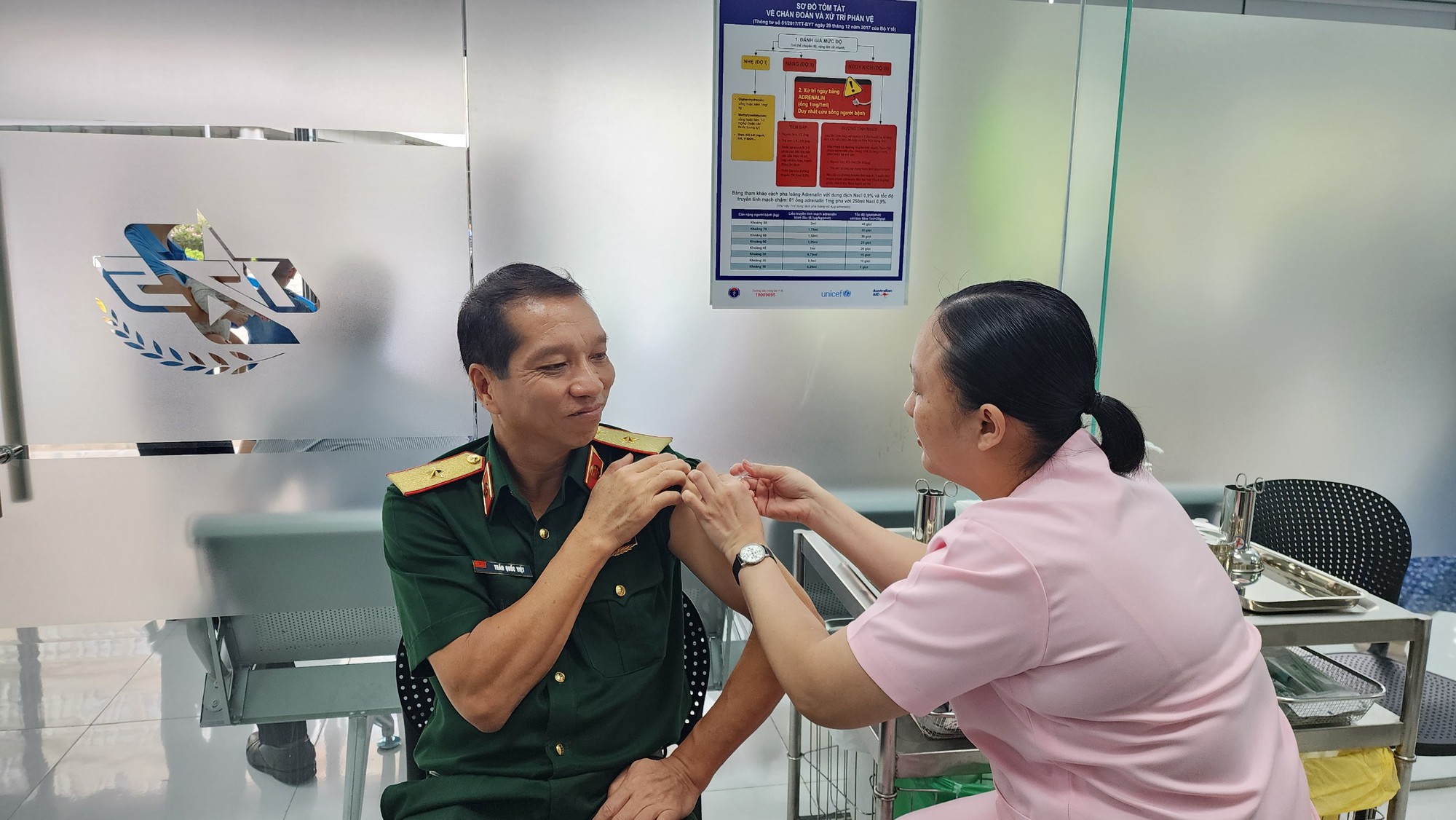 TP HCM: Bệnh viện Qu&acirc;n y 175 khai trương ph&ograve;ng ti&ecirc;m chủng vắc-xin - Ảnh 4.