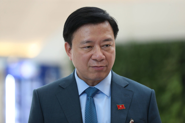 Vụ Việt Á: Phan Quốc Việt đưa 100.000 USD cho cựu bí thư Hải Dương ngay tại phòng làm việc
