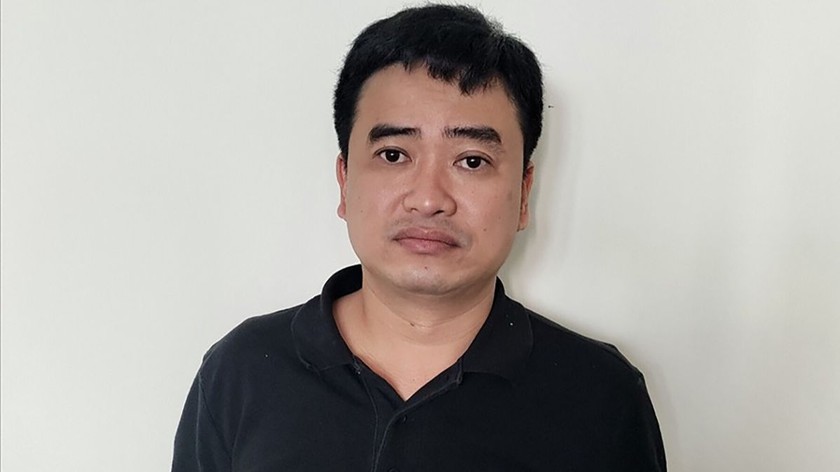 Vụ Việt &Aacute;: Nh&igrave;n thấy 100.000 USD 