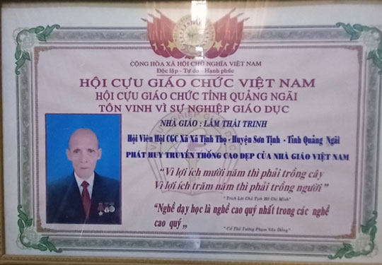 Cuộc thi viết Người thầy k&iacute;nh y&ecirc;u: Thầy gi&aacute;o l&agrave;ng x&oacute;a m&ugrave; năm ấy - Ảnh 1.