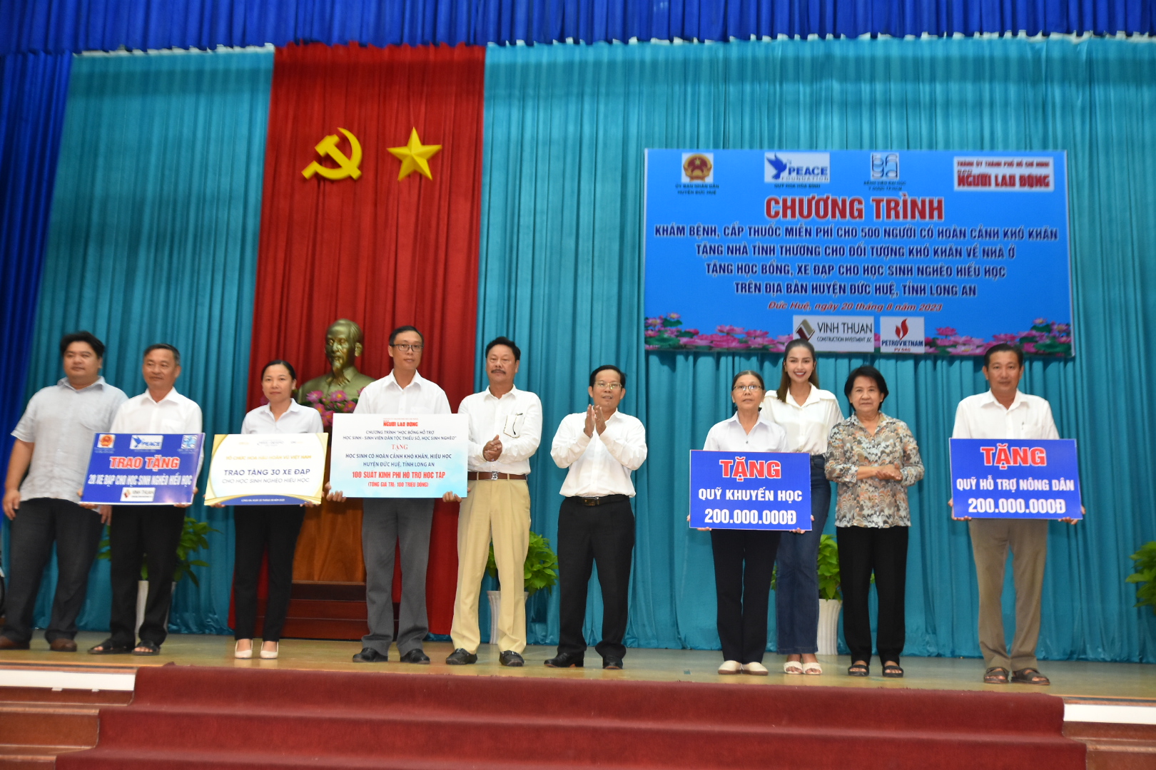 Nhiều hoạt động ý nghĩa tại huyện biên giới - Ảnh 1.