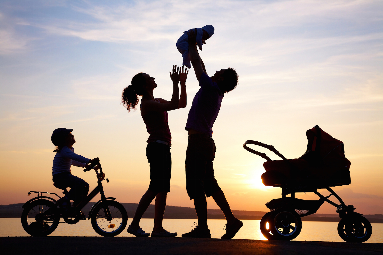 Khuyến khích sinh đủ 2 con bằng chính sách nhân văn