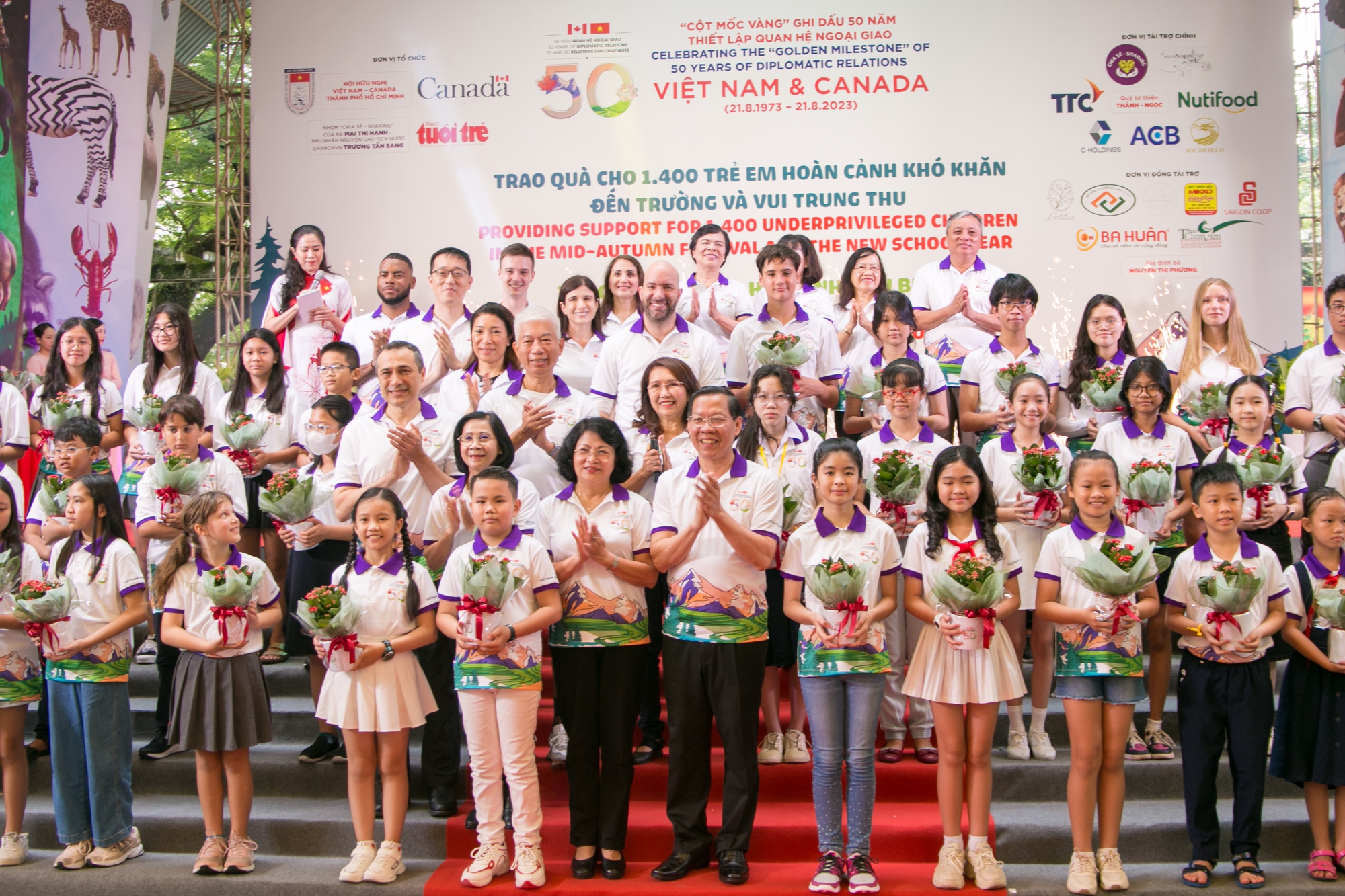 Cột mốc vàng Việt Nam - Canada - Ảnh 2.