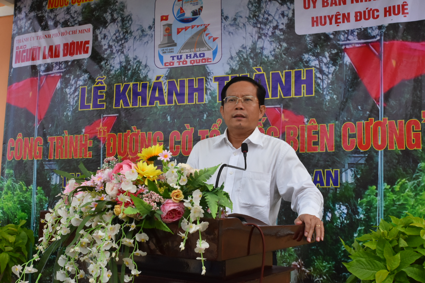 Kh&aacute;nh th&agrave;nh c&ocirc;ng tr&igrave;nh Đường cờ Tổ quốc Bi&ecirc;n cương - Ảnh 3.