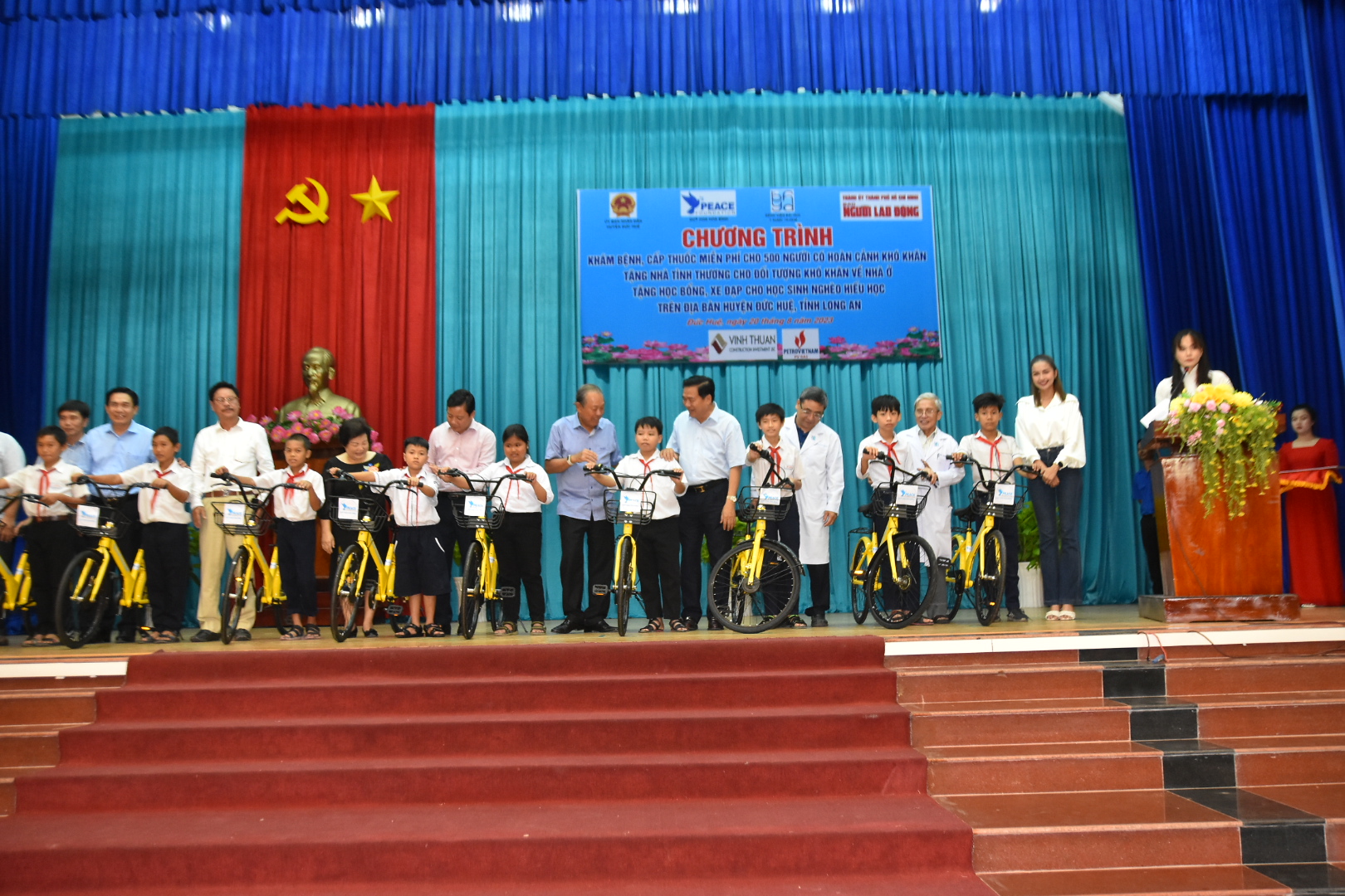 Nhiều hoạt động ý nghĩa tại huyện biên giới - Ảnh 7.