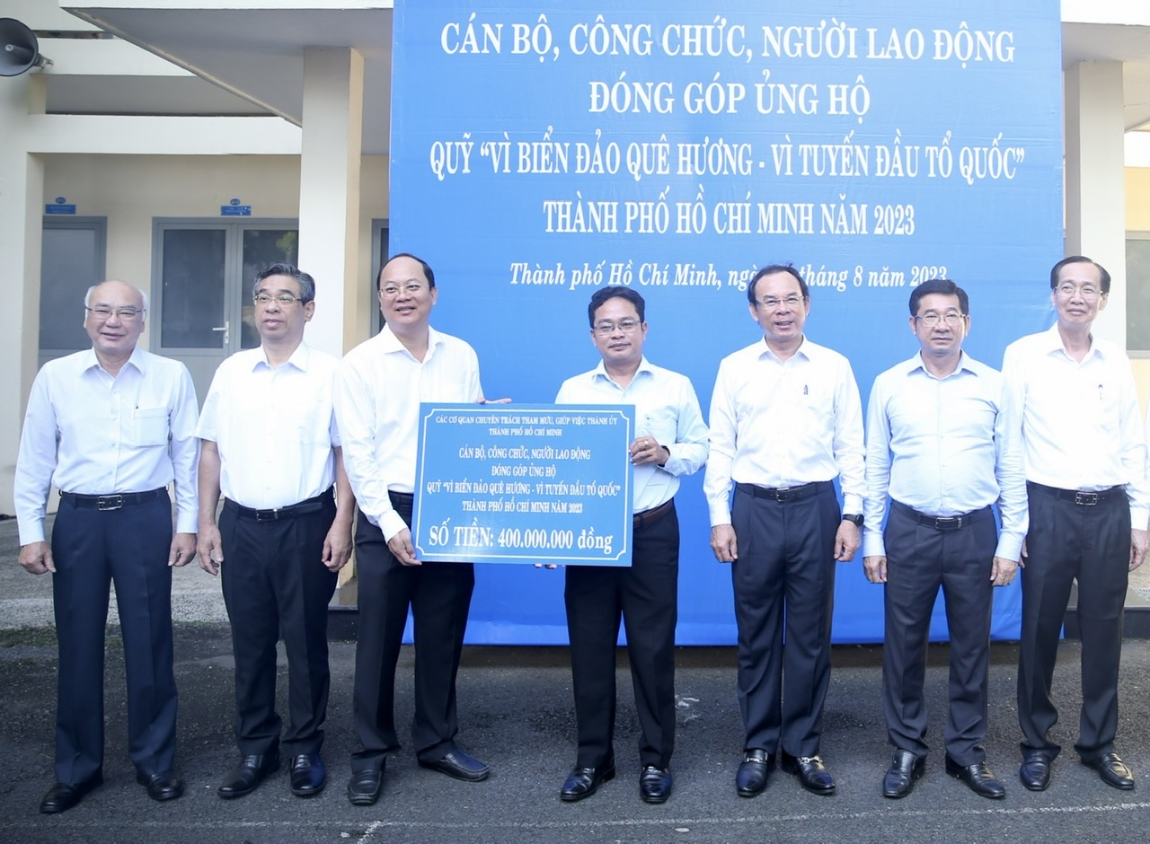 400 triệu đồng ủng hộ Quỹ “Vì biển đảo quê hương – Vì tuyến đầu Tổ quốc” TP HCM