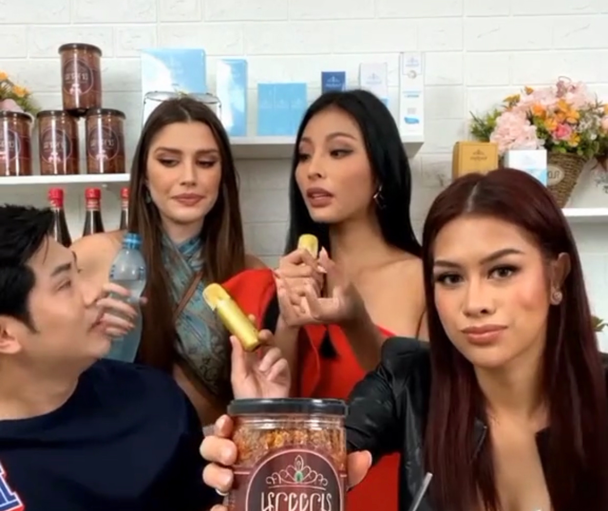 "Nhiễu loạn" thi hoa hậu Việt (*): Ai được lợi ở sân chơi thi nhan sắc?
