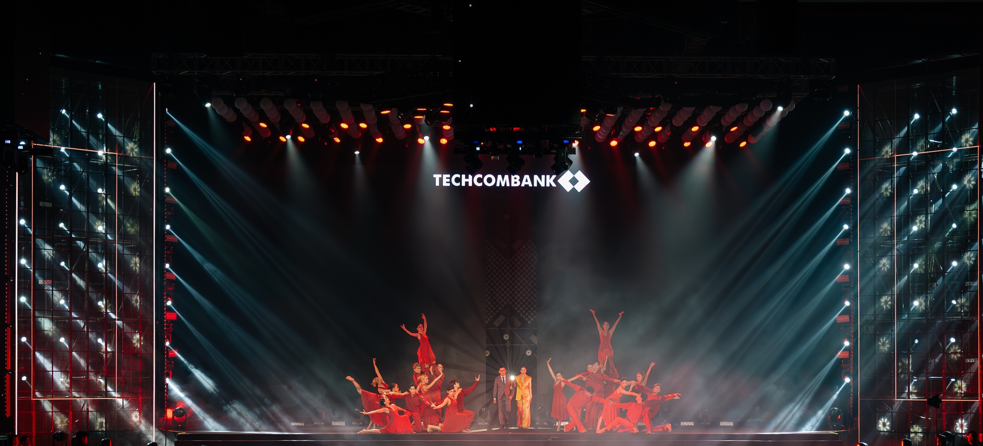 Đ&ecirc;m nhạc &ldquo;Thời khắc giao thời&rdquo;: Đại nhạc hội đỉnh cao cho h&agrave;nh tr&igrave;nh vươn tầm 10 năm Techcombank Priority - Ảnh 2.