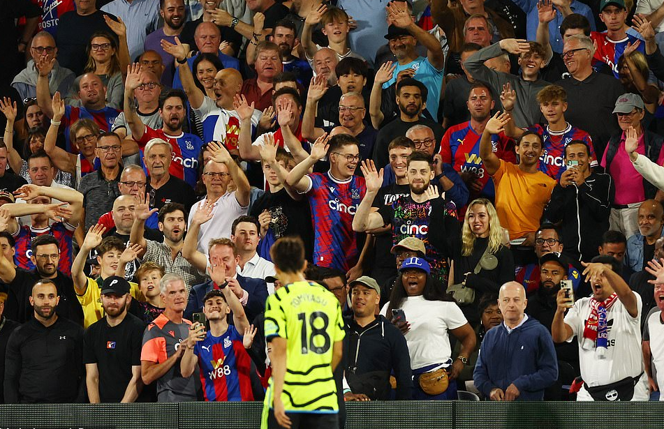 Arsenal tho&aacute;t hiểm tại s&acirc;n Crystal Palace, HLV Arteta đ&aacute; x&eacute;o trọng t&agrave;i - Ảnh 3.