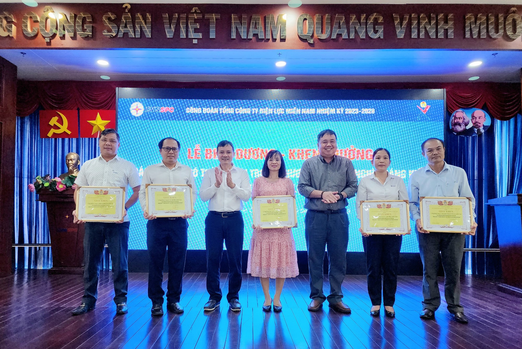 Công đoàn EVNSPC khen thưởng phong trào "10 nghìn sáng kiến"