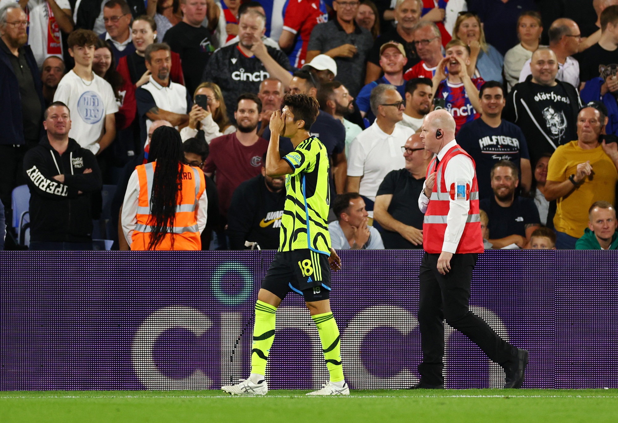 Arsenal tho&aacute;t hiểm tại s&acirc;n Crystal Palace, HLV Arteta đ&aacute; x&eacute;o trọng t&agrave;i - Ảnh 1.
