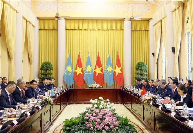 Chủ tịch nước V&otilde; Văn Thưởng nồng ấm bắt tay đ&oacute;n Tổng thống Kazakhstan - Ảnh 11.