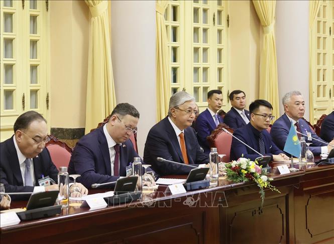 Chủ tịch nước V&otilde; Văn Thưởng nồng ấm bắt tay đ&oacute;n Tổng thống Kazakhstan - Ảnh 13.