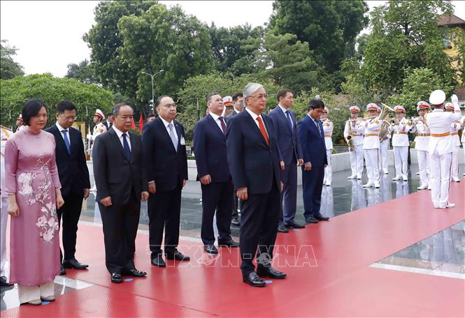 Chủ tịch nước V&otilde; Văn Thưởng nồng ấm bắt tay đ&oacute;n Tổng thống Kazakhstan - Ảnh 14.